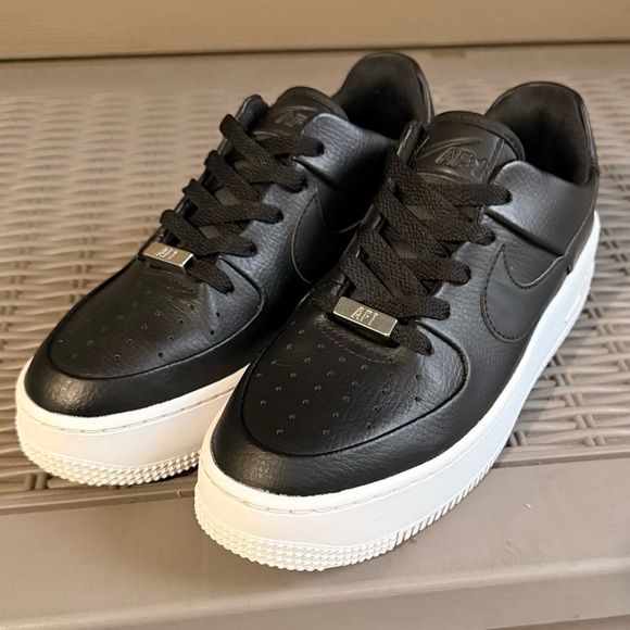 Women’s Nike Air Force 1 Sage Low Athletic Sneakers Shoes Black White US Size 8 - Picture 2 of 9